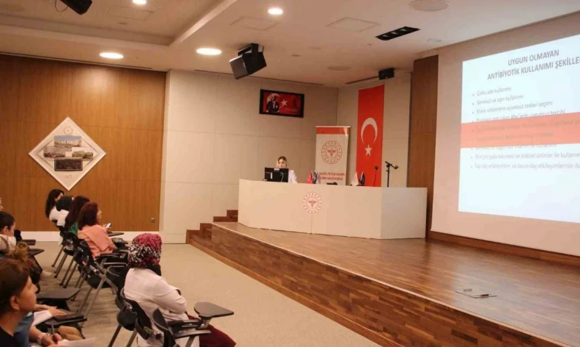 Elazığ'da antimikrobiyal  farkındalık haftası etkinliği