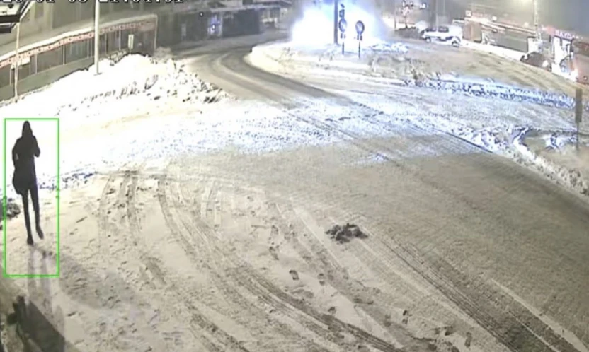 Elazığ'da buzlanma nedeniyle kayan tır KGYS direğine çarptı: 1 yaralı