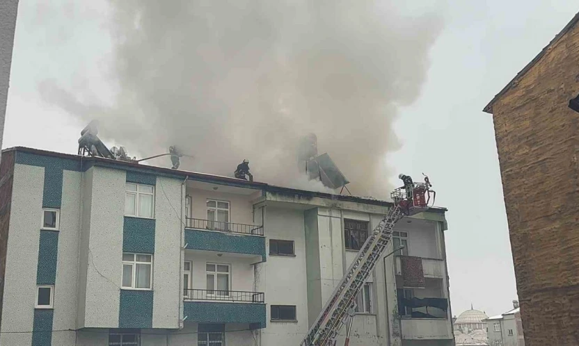 Elazığ'da çatı yangını