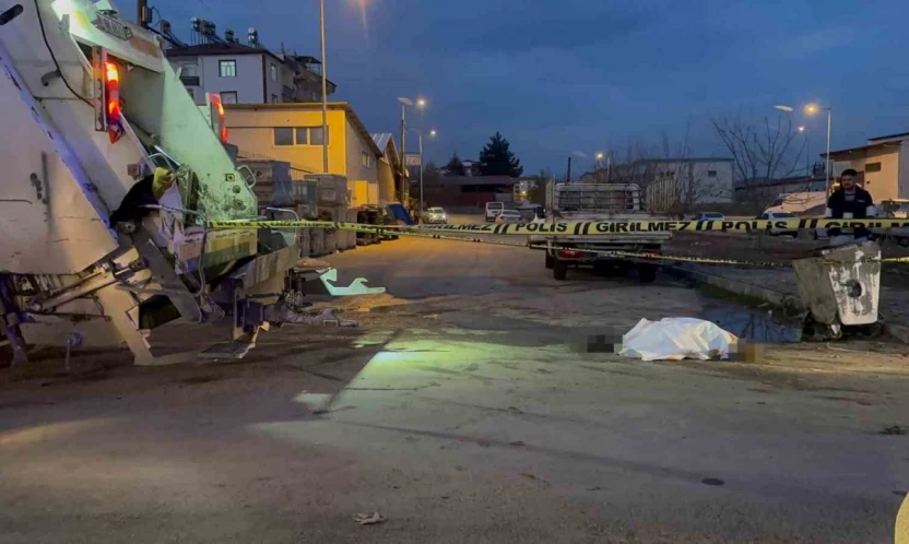 Elazığ'da çöp kamyonunun altında kalan işçi hayatını kaybetti