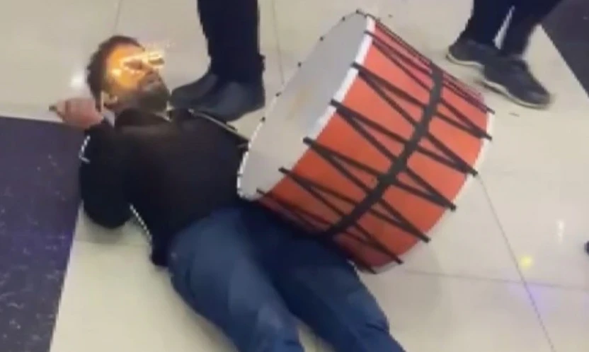 Elazığ'da düğünde davulcu performansı