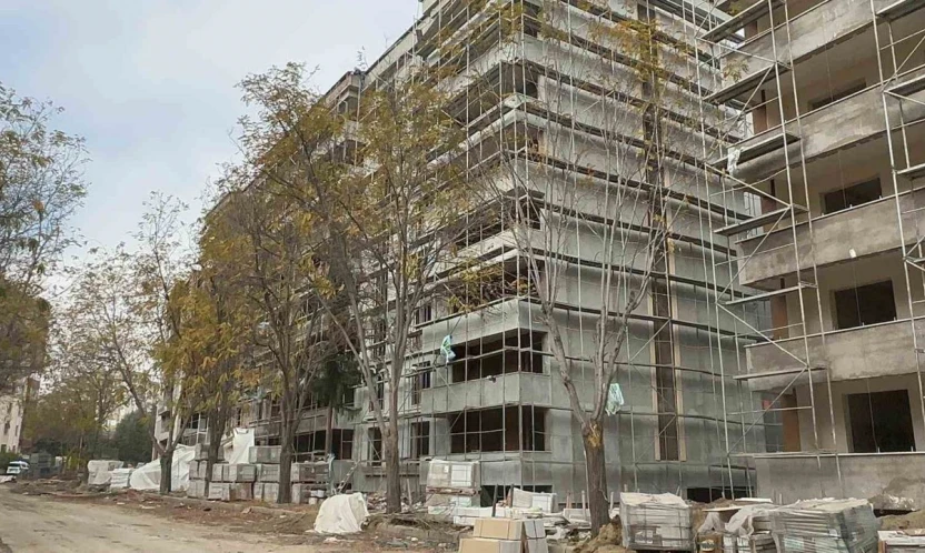 Elazığ'da inşaattan düşen işçi ağır yaralandı