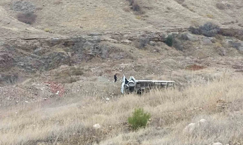 Elazığ'da kamyon devrildi: 1 yaralı