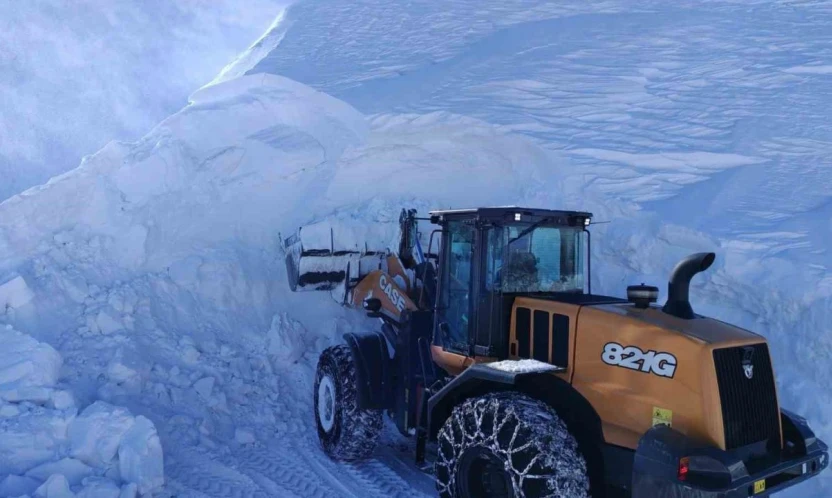 Elazığ'da kapalı 115 köy yolunda çalışmalar sürüyor