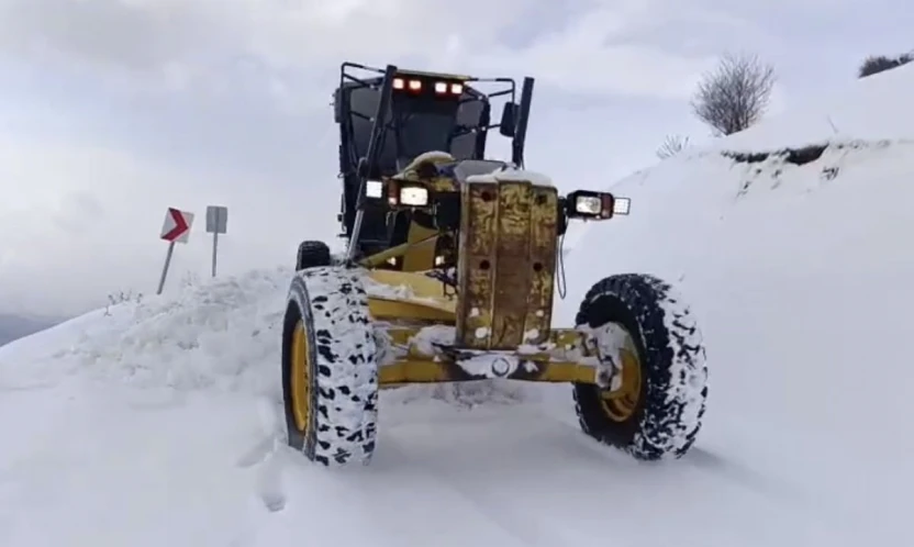 Elazığ'da kapalı 310 köy yolunda çalışmalar sürüyor