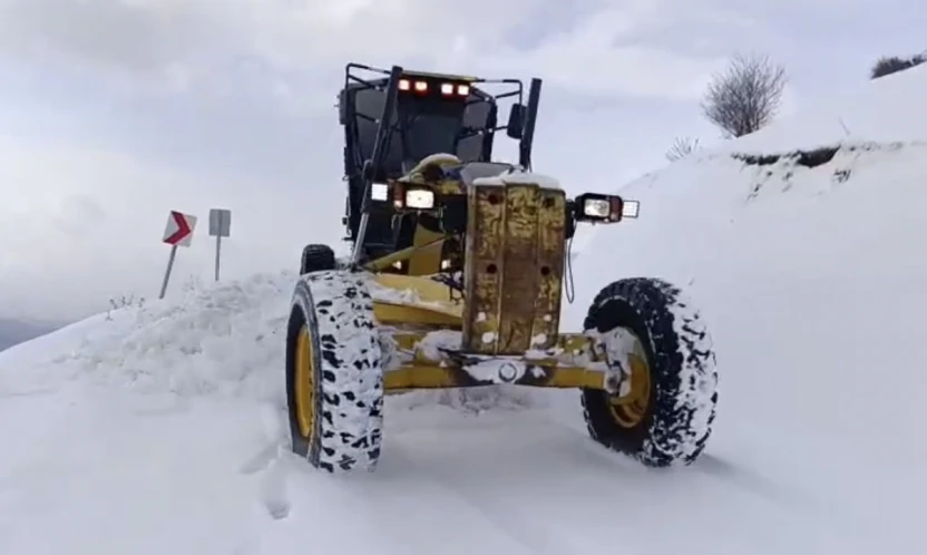 Elazığ'da kapalı 320 köy yolunda çalışmalar sürüyor