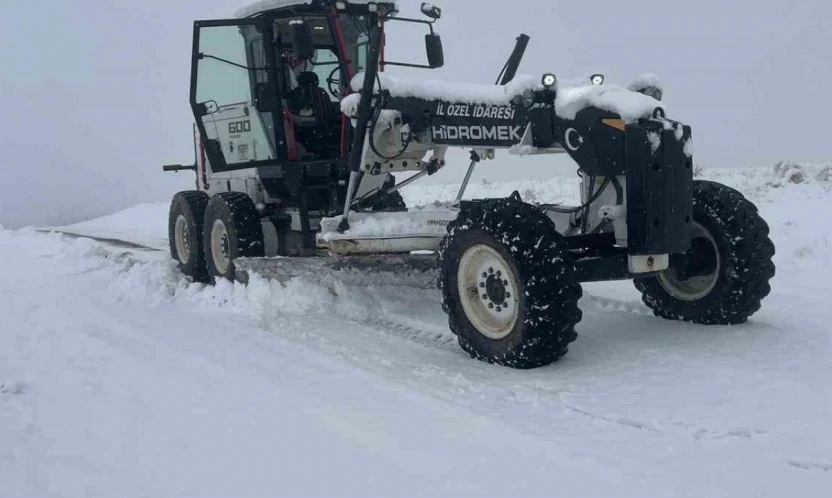 Elazığ'da kapalı köy yolu 111 oldu, ekipler çalışmalarını sürdürüyor