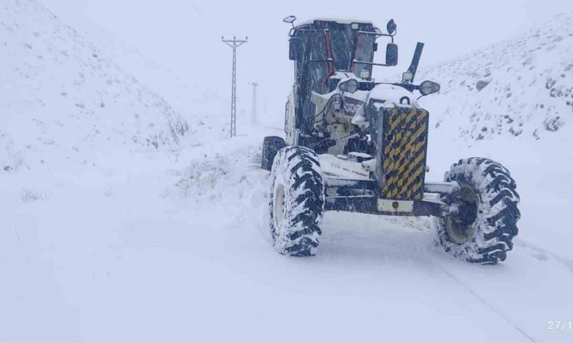 Elazığ'da kar etkili oldu: 482 köy yolu ulaşıma kapandı