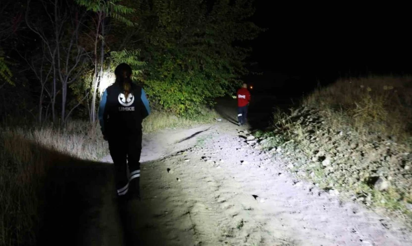 Elazığ'da kayıp otizmli çocuğu arama çalışmaları 72. saatte de gece boyunca sürüyor