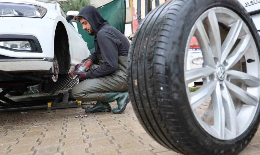 Elazığ'da kış lastiği için son gün yoğunluğu