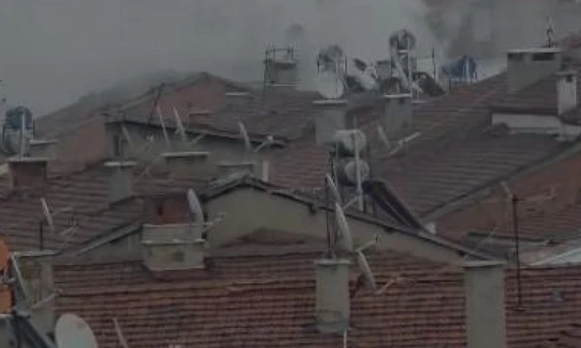 Elazığ'da metruk binada yangın