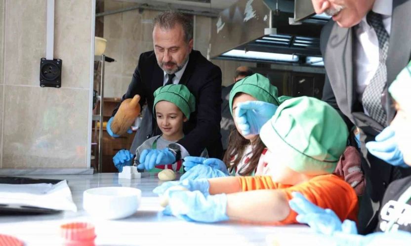 Elazığ'da minik şefler mutfakta yeteneklerini sergiledi