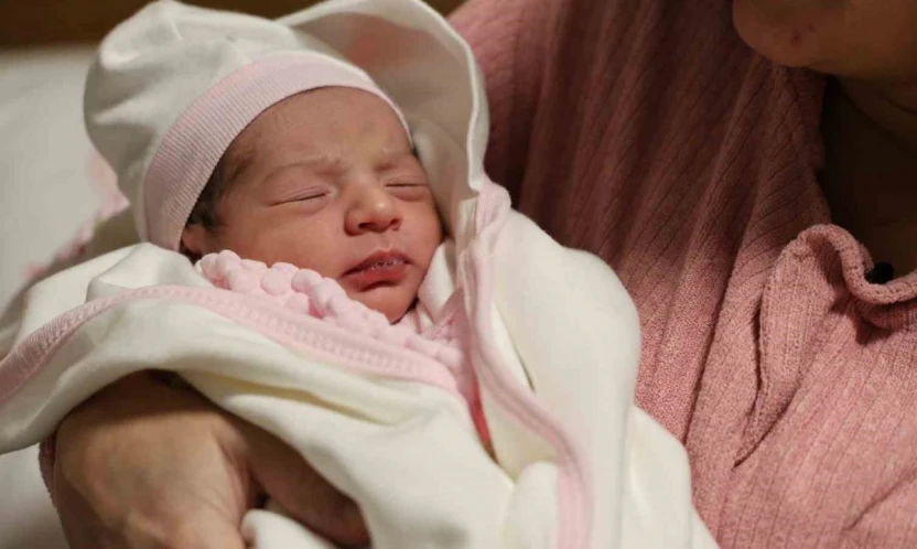 Elazığ'da yeni yılın ilk dakikalarında 4 bebek dünyaya geldi