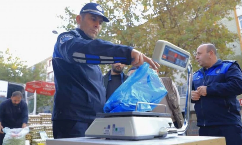 Elazığ'da zabıta ekipleri pazar alanlarını denetledi