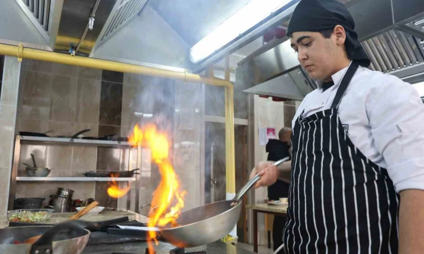 Fabrika gibi lise: Bir yılda 19 milyon ciro