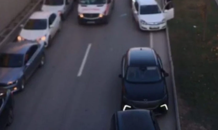 Fermuar sistemiyle ambulansa yol açtılar