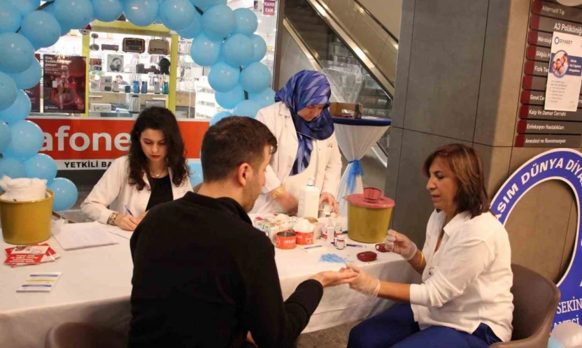Fethi Sekin Şehir Hastanesi'nden diyabet konusunda bilgilendirme çalışması
