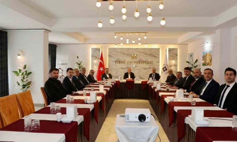 Fırat Üniversitesi paydaşları ile bir araya geldi