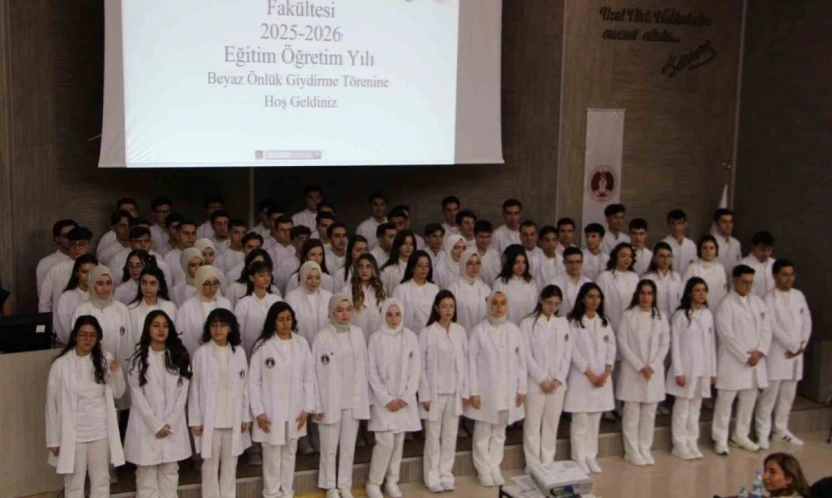 FÜ'de beyaz önlük giyme töreni düzenlendi