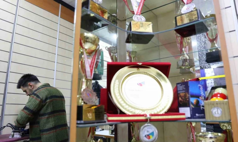 Gündüz terzi, akşam bilardo şampiyonu