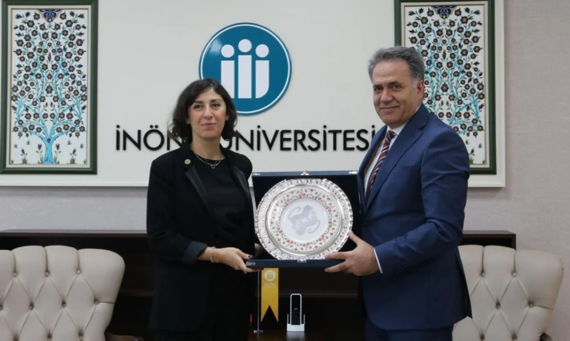 İsmet İnönü'nün torunu Zeynep Bilgehan'dan Rektör Akpolat'a ziyaret