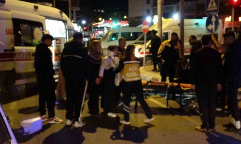 Kazaya karışan sürücü aracı bırakıp kaçtı: 3 yaralı