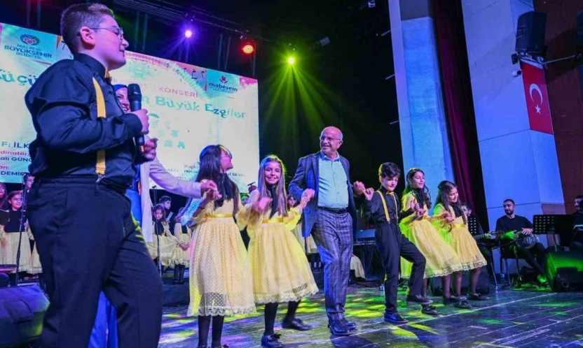 Küçük kalplerden büyük ezgiler