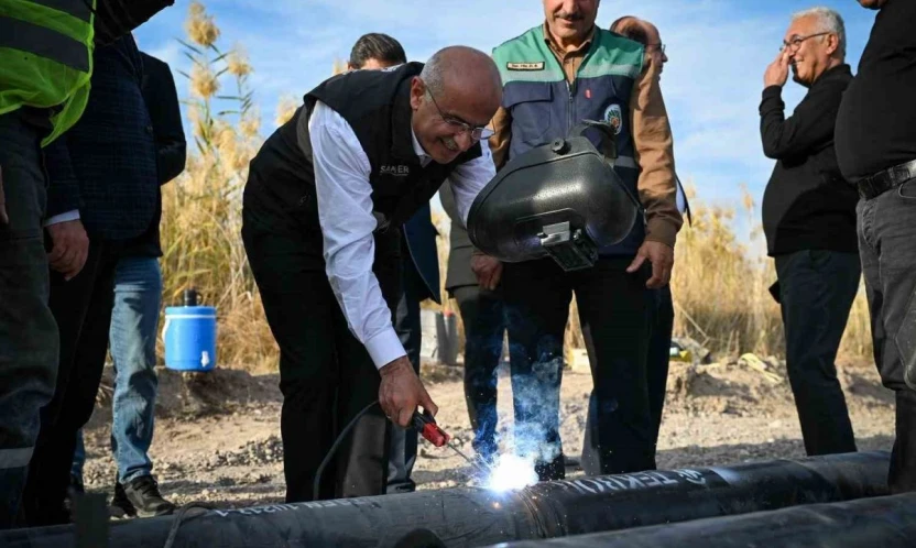 Malatya Büyükşehir Belediyesi'nden üreticilere sulama borusu desteği