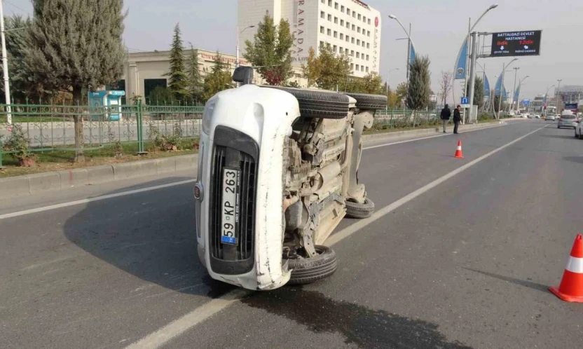 Malatya'da hafif ticari araç ile otomobil çarpıştı: 3 yaralı
