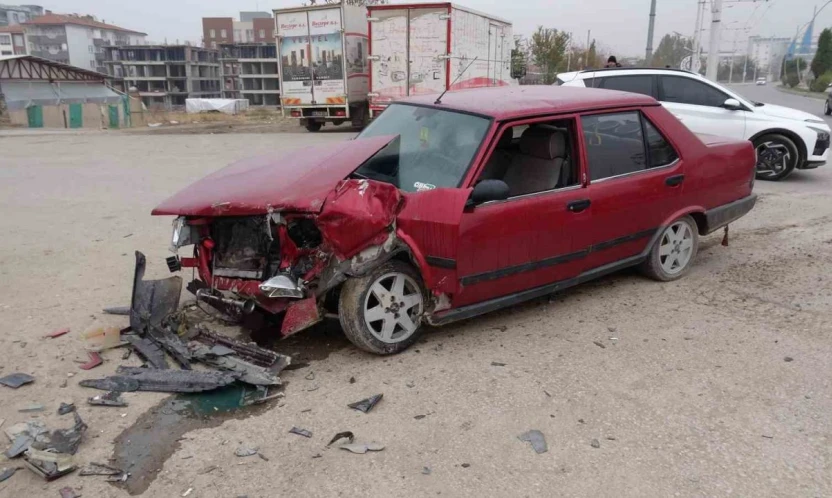 Malatya'da iki araç çarpıştı: 2 yaralı