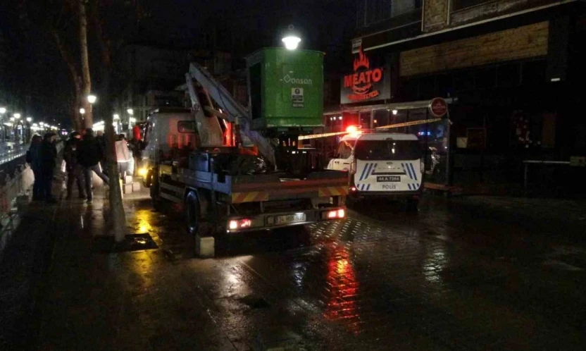 Malatya'da istinat duvarı çöken bina tahliye edildi