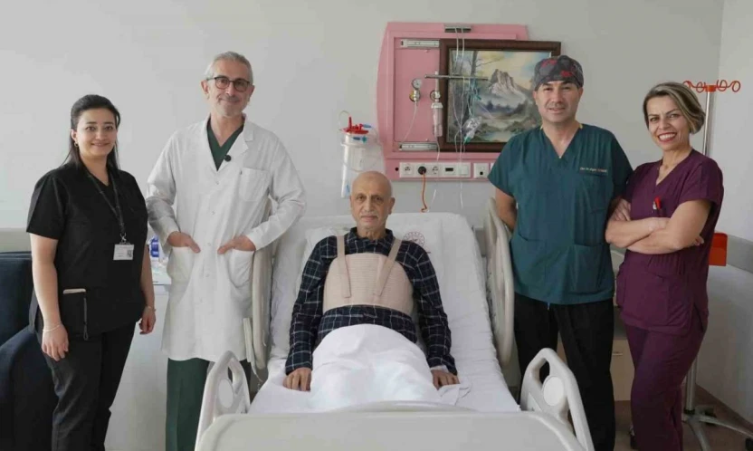 Malatya'da kalp tümörü ve üç damar tıkanıklığı aynı ameliyatta tedavi edildi