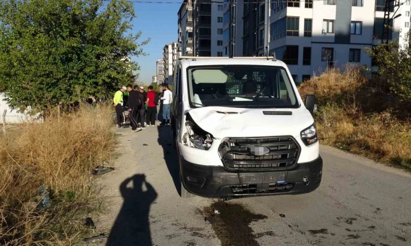 Malatya'da kamyonet ile elektrikli bisiklet çarpıştı: 2 yaralı