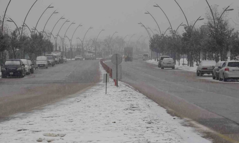 Malatya'da kar yağışı nedeniyle kamu personeline idari izin ve motosikletlere trafik yasağı
