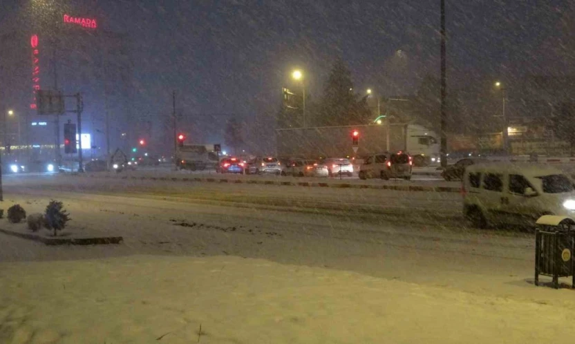 Malatya'da kar yağışı ulaşımda aksamalara yol açtı