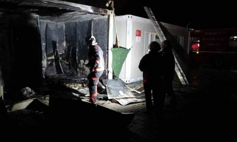 Malatya'da konteyner kentte korkutan yangın