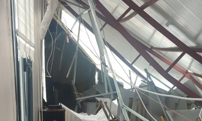 Malatya'da mevlit salonunun çatısı kardan çöktü