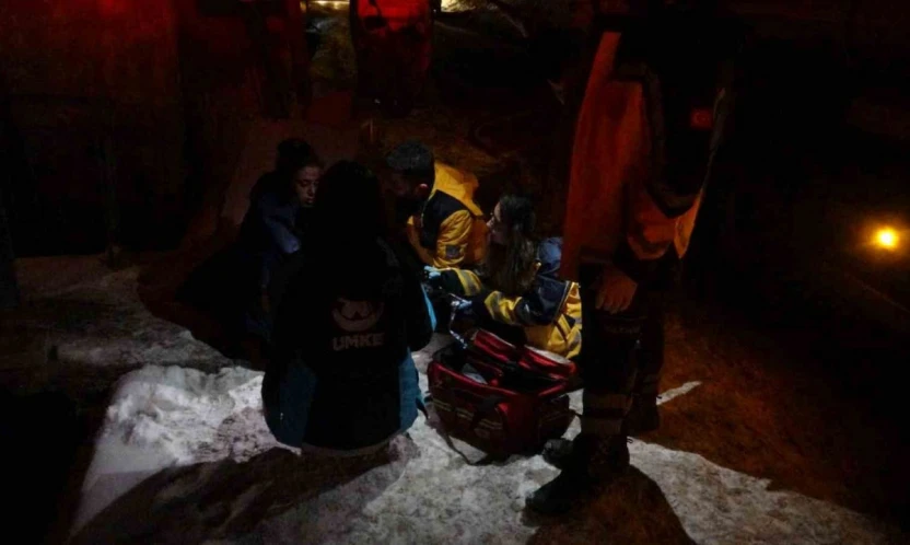 Malatya'da müstakil evde yangın: Mahsur kalan kadın kurtarıldı