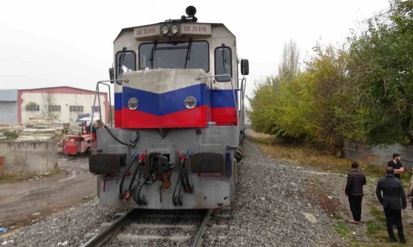 Malatya'da raylara düşen kişi trenin çarpması sonucu yaralandı