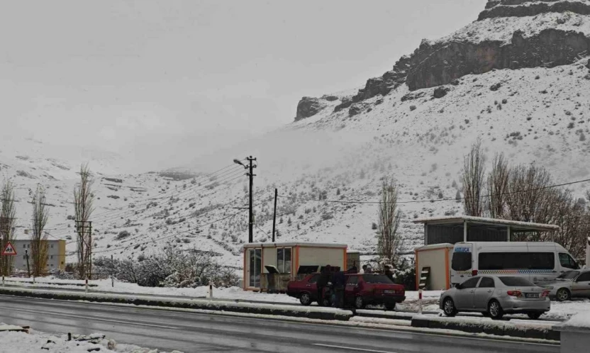 Malatya'da sağanak ve kar yağışı etkili oluyor
