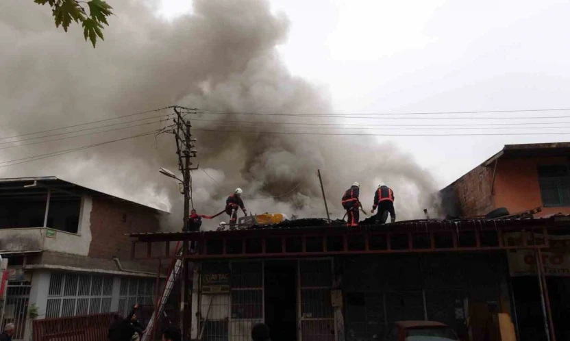Malatya'da sanayi sitesindeki yangın kontrol altına alındı
