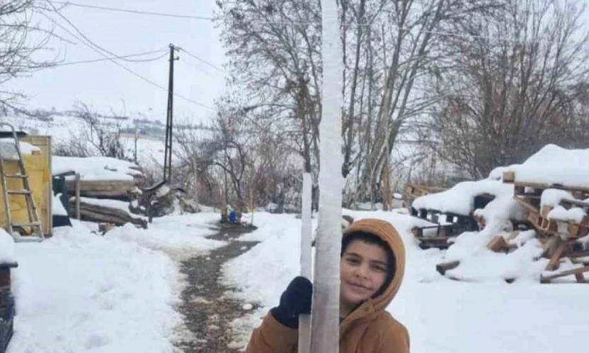 Palu'daki buz sarkıtları görenleri şaşırttı