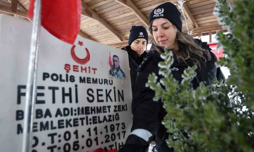 Şehit Fethi Sekin kabri başında anıldı