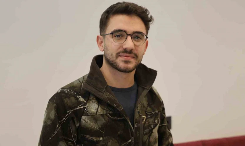 Sipariş ettiği dürümün içerisine sakalının kıllarını koydu, hesap ödemeden çıktı