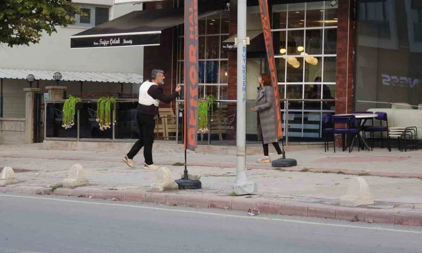 Tabancayla intihar girişiminde bulunan kadını polis son anda engelledi