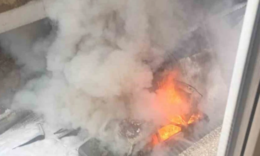 Tofaş araç alevlere teslim oldu