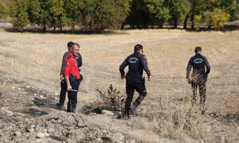 Vali Hatipoğlu kaybolan çocuğun arandığı alanda incelemelerde bulundu