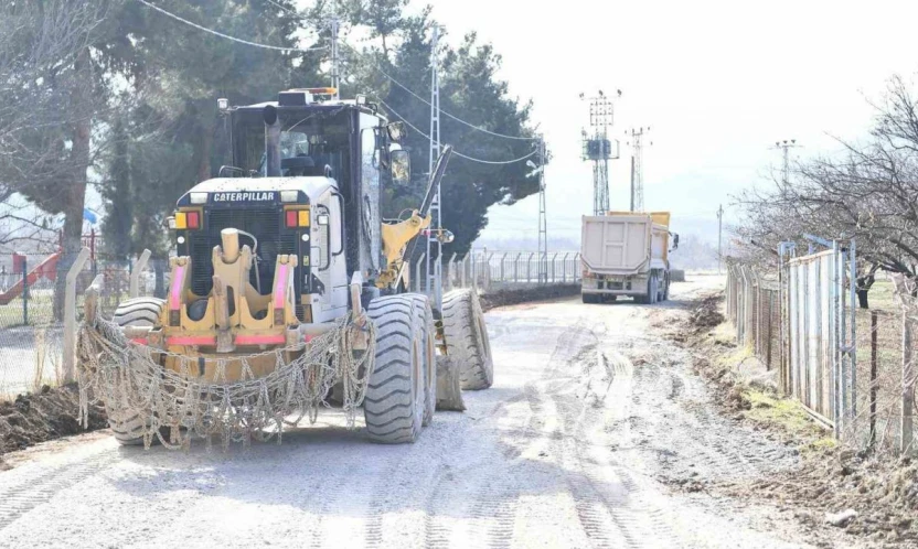 Yeşilyurt Belediyesi, Görgü Mahallesi'nde yol çalışmalarını hızlandırdı