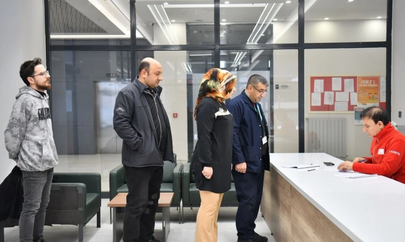 Yeşilyurt Belediyesi personelinden Kızılay'a anlamlı destek