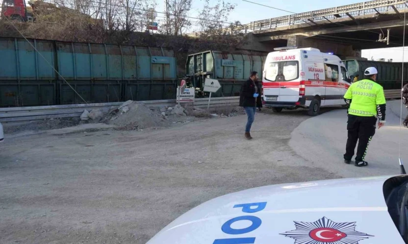 Yük treninin çarptığı genç hayatını kaybetti